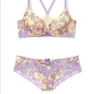 Brand new - sealed Adore Me Anais Contour Set